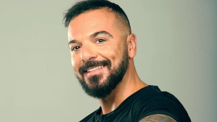 Τριαντάφυλλος Happy Day Γιώργος Κοψιδάς J2US