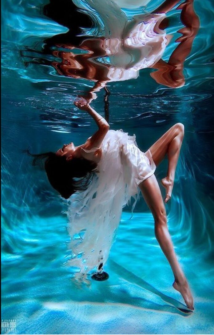 Δυναμική γυναίκα με αυτοπεποίθηση, αντικείμενο του πόθου