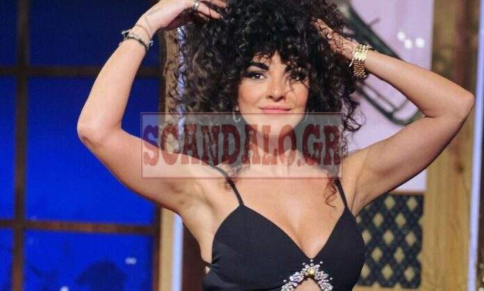 Μαρία Σολωμού με μπικίνι στη Σαντορίνη