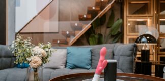 Αυτό είναι το Layon: Κάνε ένα δώρο στην κοπέλα σου για να ξέρεις σίγουρα με ποιον πήγε όταν λείπεις sex toys, δονητές,ερωτικά παιχνίδια, sex shop