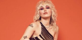 Η Miley Cyrus ποζάρει γυμνή … Miley Cyrus (Μάιλι Σάιρους) γυμνή