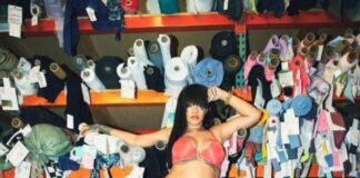 Rihanna: Ποζάρει με εσώρουχα λίγο πριν γεννήσει Rihanna