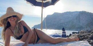 Heidi Klum : Ποζάρει με μαύρο μπικίνι στα 50 της και εντυπωσιάζει Heidi Klum instagram Victoria’s Secret social media μπικίνι