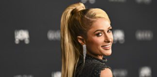 Paris Hilton: Νέες φωτογραφίες με φόντο το ελληνικό ηλιοβασίλεμα για τη «χρυσή» κληρονόμο Paris Hilton porn διακοπές στην Ελλάδα