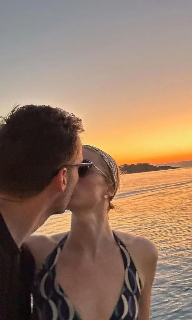 Paris Hilton porn διακοπές στην Ελλάδα