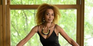 Η Νίκη Σερέτη ποζάρει στα 51 της με μαγιό και εντυπωσιάζει Νίκη Σερέτη instagram σέξι μαγιό