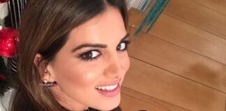 Η Σταματίνα Τσιμτσιλή σε σέξυ πόζες με μαγιό σε παραλία της Πάρου σταματίνα τσιμτσιλή, σταματίνα τσιμτσιλή instagram,σέξυ πόζες, σέξυ μαγιό,διακοπές στην Πάρο