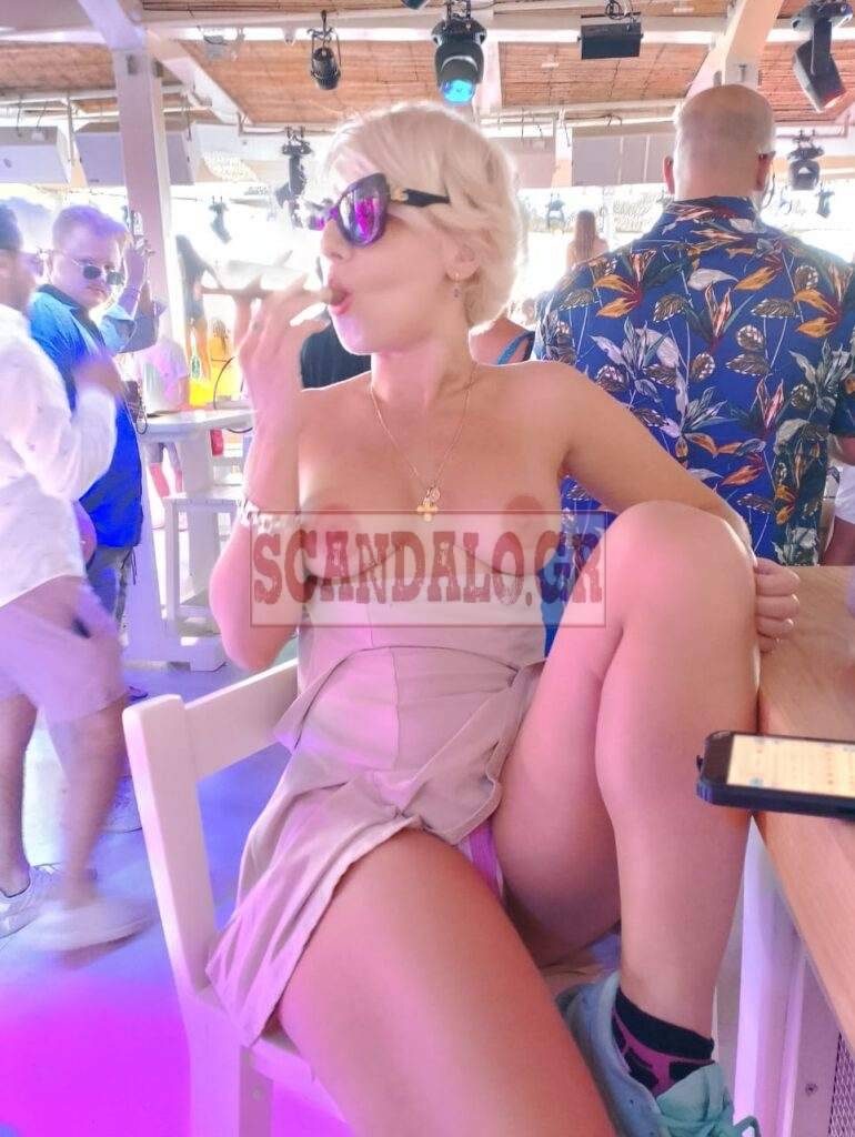 Πορνοστάρ Αφροδίτη Αδάμη πούρο στη Tropicana Stripper Lido - Mykonos Strip Club.