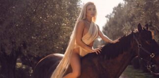 Αλεξάνδρα Παναγιώταρου: Ερασιτεχνική selfie σε καθρέφτη χωρίς εσώρουχα Scandalo selfie Αλεξάνδρα Παναγιώταρου instagram revence porn