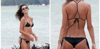 Η Alessandra Ambrosio προκαλεί καύσωνα ποζάροντας topless topless nude photos Alessandra Ambrosio Sexy Alessandra Ambrosio Alessandra Ambrosio nude